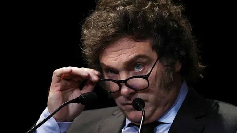 Dólar y actividad: los dos riesgos a los que se enfrenta Javier Milei para bajar la inflación
