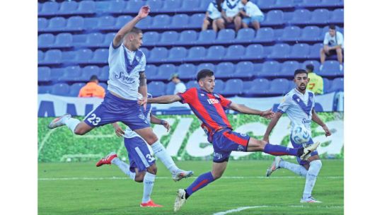 Vélez lo pudo ganar en el final, pero San Lorenzo zafó por su arquero