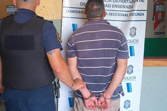 Manejaba borracho, tomando whisky, y pasó por encima de una nena que jugaba
