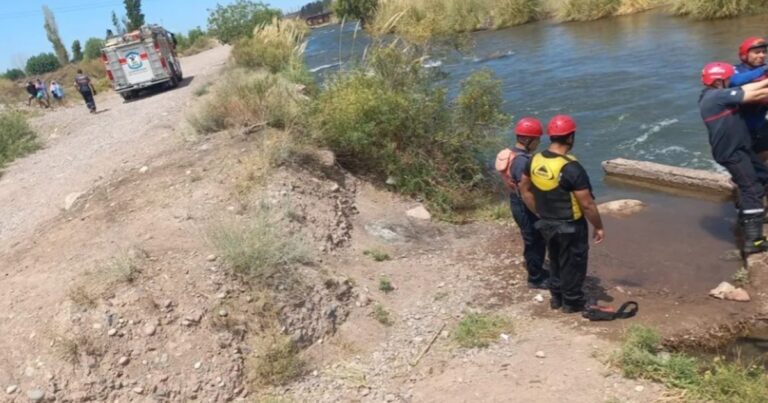 Una adolescente murió ahogada al quedar atrapada en un caño del Río Mendoza