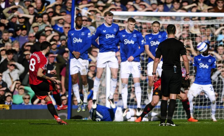Manchester United no puede ganar ni con dos golazos: empató con Everton por la Premier League
