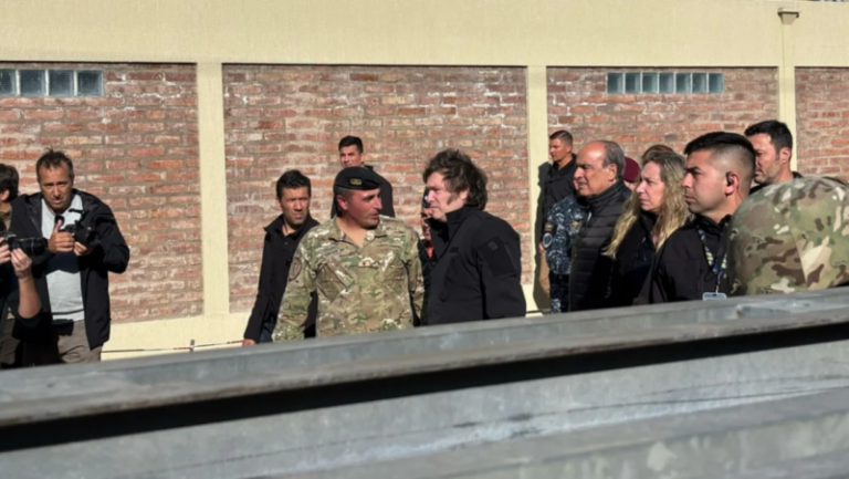 Por primera vez, Milei tuvo que retroceder y gira 200.000 millones para Bahía Blanca