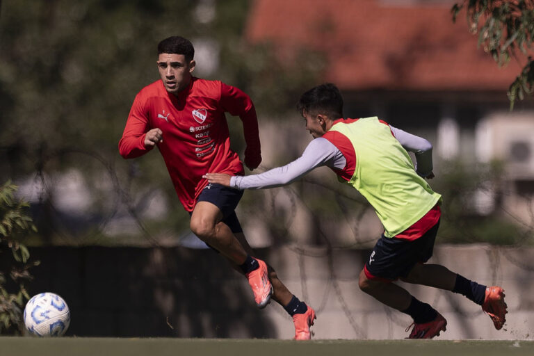 Independiente: el entrenador Vaccari esconde el equipo