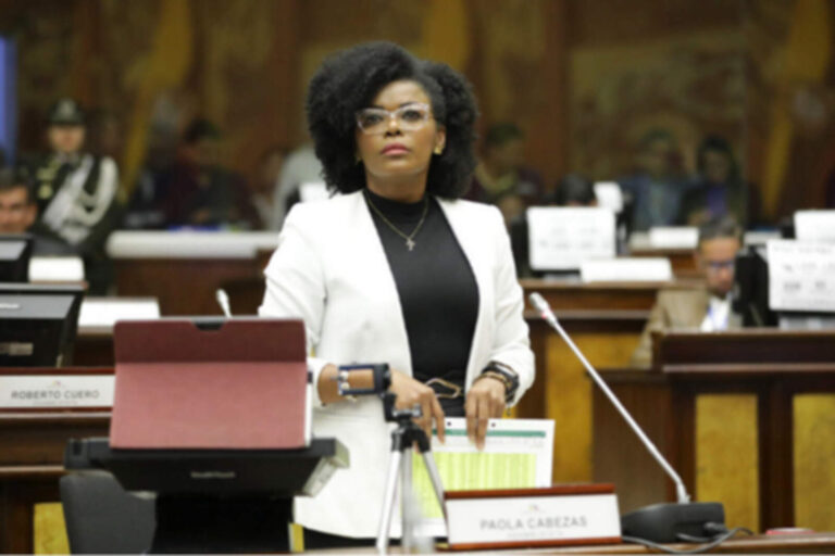 La denuncia a Paola Cabezas reavivó el debate sobre la estabilidad de la dolarización