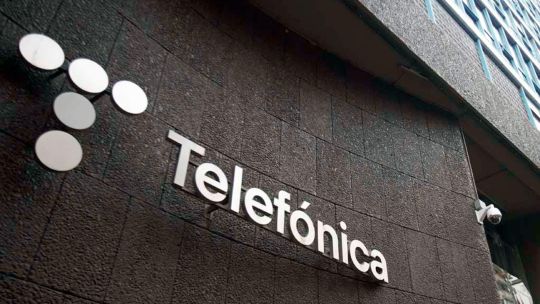 Telefónica: por qué el Gobierno lanzó el primer golpe contra Clarín
