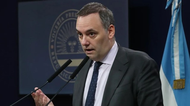 Manuel Adorni será el candidato de Javier Milei en las elecciones porteñas