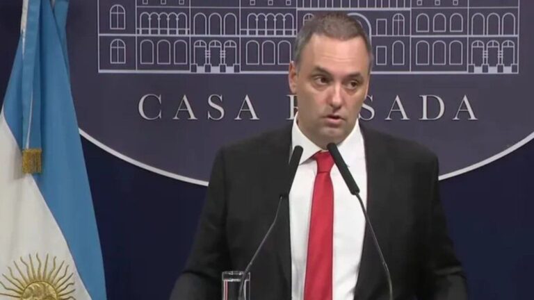 Manuel Adorni dejará su cargo como vocero si resulta electo legislador porteño