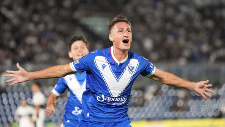 Vélez goleó 4-0 a Olimpia en Paraguay y lidera con puntaje ideal en la Copa Libertadores