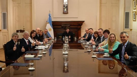 Javier Milei encabezó una reunión de Gabinete y siguió de cerca el paro de la CGT: «Hoy se trabaja»