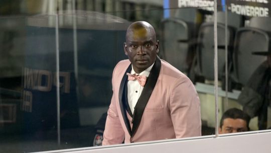 Segundo Castillo se lució en el Monumental: esmoquin rosa y lujo con la pelota