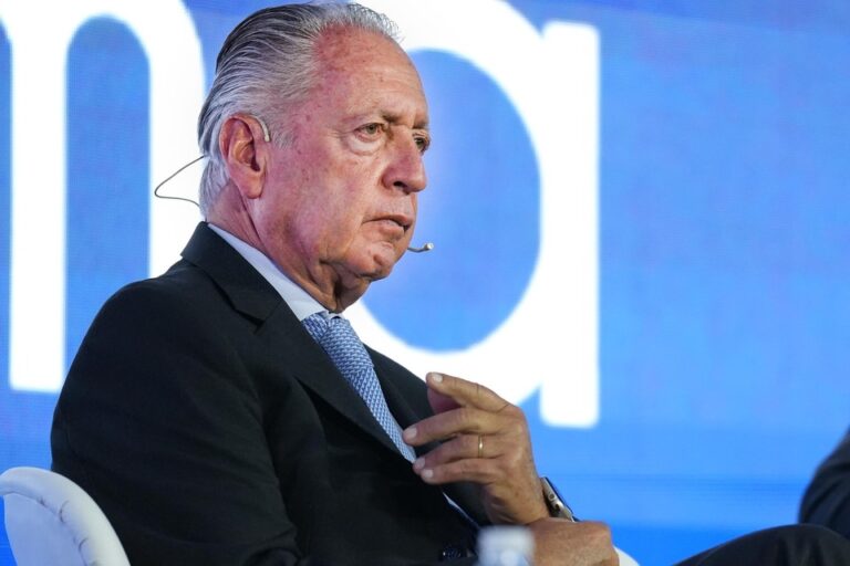 La Unión Industrial se calla y sigue elogiando