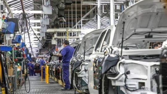 Industriales pymes alertaron por un estancamiento en la producción manufacturera