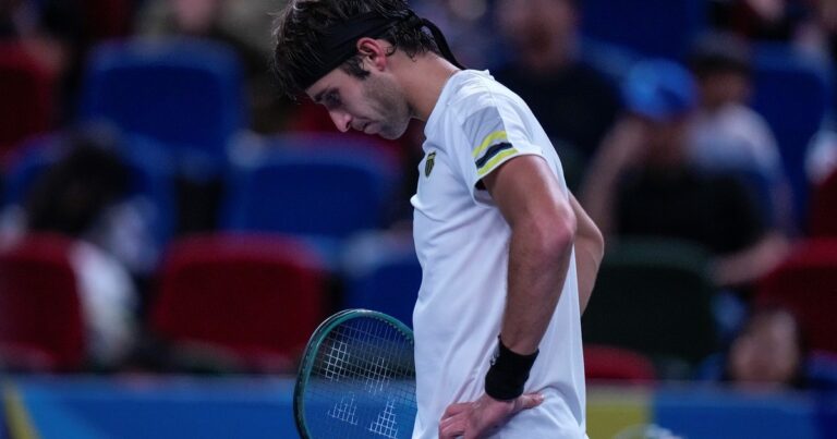 Etcheverry y la encrucijada: se viene un cambio tras caer en París?