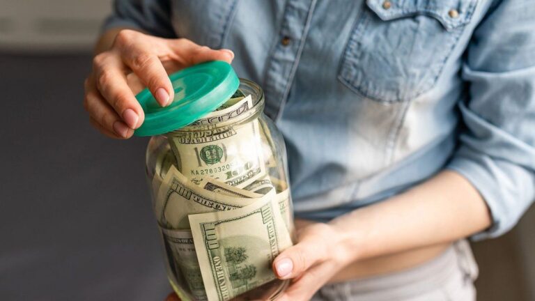 «Dólares en el colchón»: Tucumán se suma al plan y ya son dos las provincias adheridas