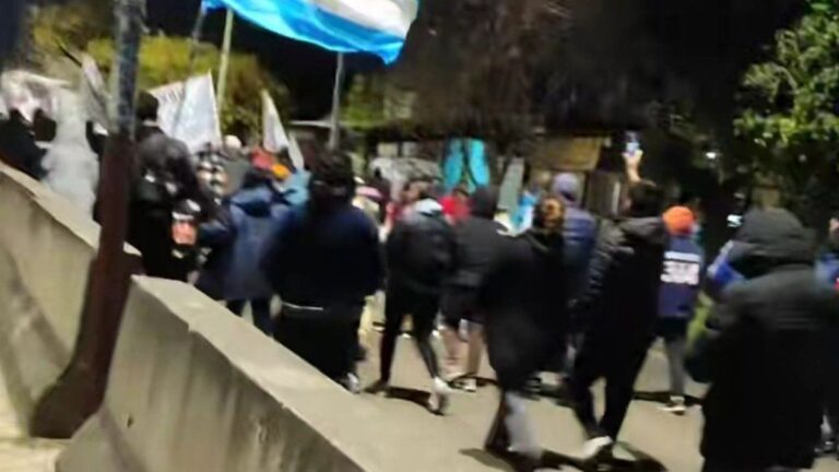 Tensión creciente en Puente La Noria: puesteros de La Salada cortaron el tránsito
