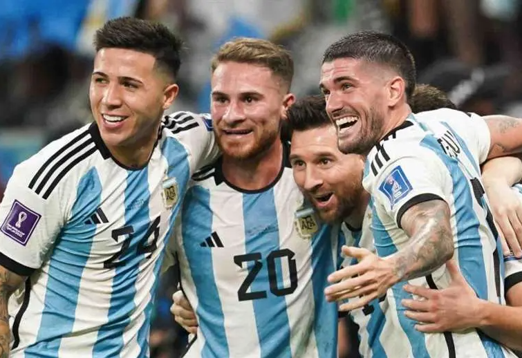 Por qué los futbolistas son infieles por naturaleza: el secreto de sus cartas natales