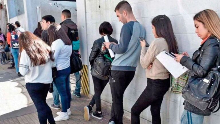 El desempleo se disparó al 7,9% y golpea a casi 1,8 millones de personas