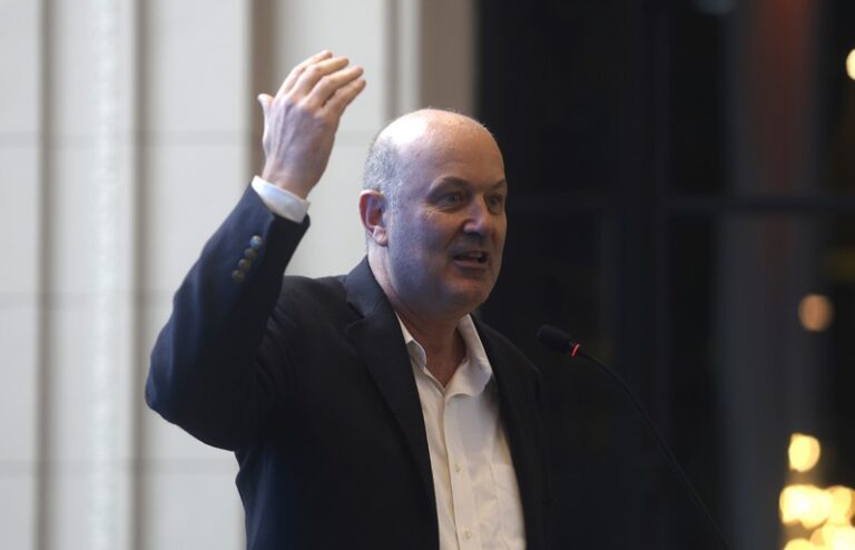 Por el ajuste, renunció el presidente del organismo regulador de los aeropuertos