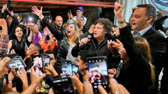 Milei y Karina reaparecen con un acto violeta en Provincia