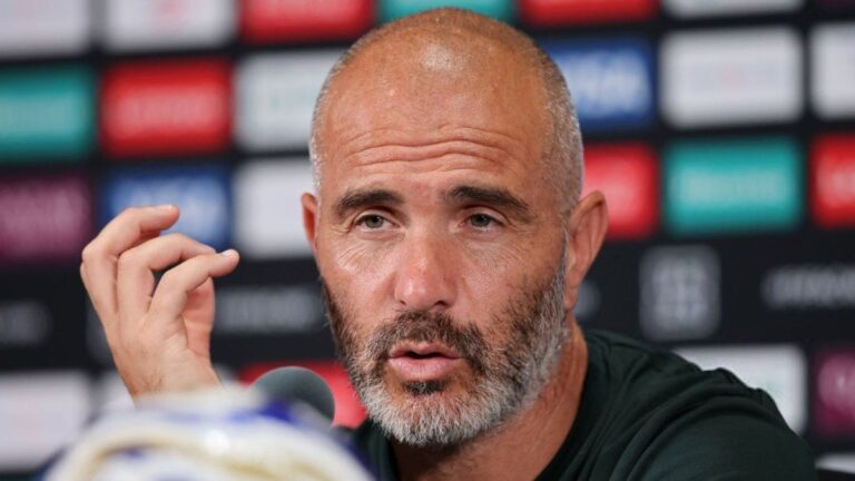Enzo Maresca se equivocó en conferencia y un periodista brasileño lo dejó sin palabras