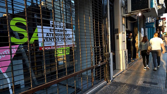 Decae la actividad comercial: aumentó 40% la cantidad de locales comerciales vacíos en CABA