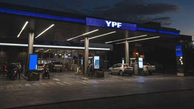 El sueldo que cobrará un playero de YPF en agosto, que viene con aumento