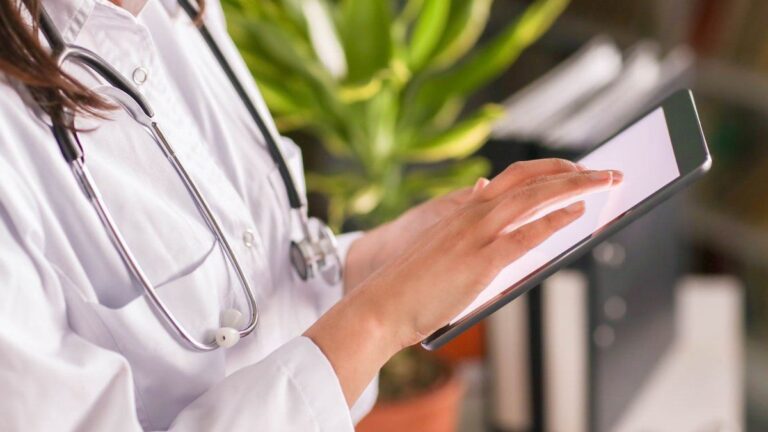 Adiós a la letra ilegible: desde ahora, toda receta médica será digital en Argentina