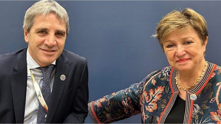 Extraño giro de Luis Caputo: se reúne hoy el FMI y Gobierno habilitaría suba del dólar y tasas aún más altas