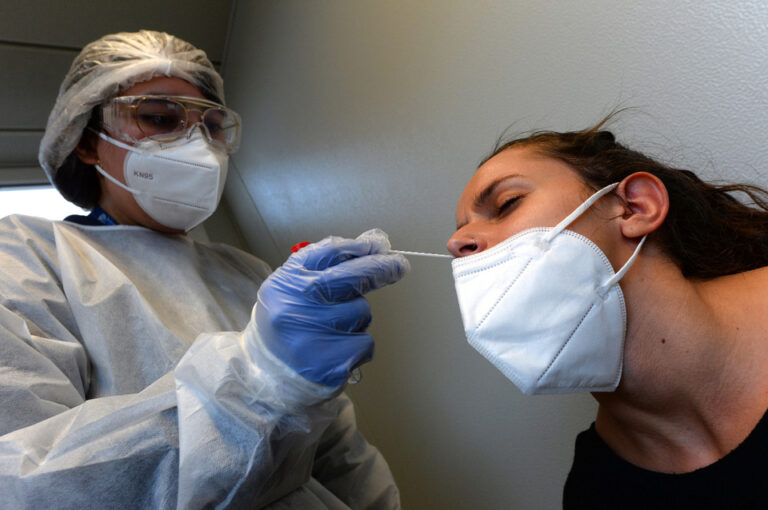 Detectaron los primeros casos de la «variante Frankestein» del Covid en el país