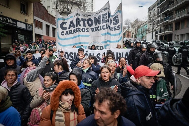 Marcha de cartoneros contra el recorte al transporte