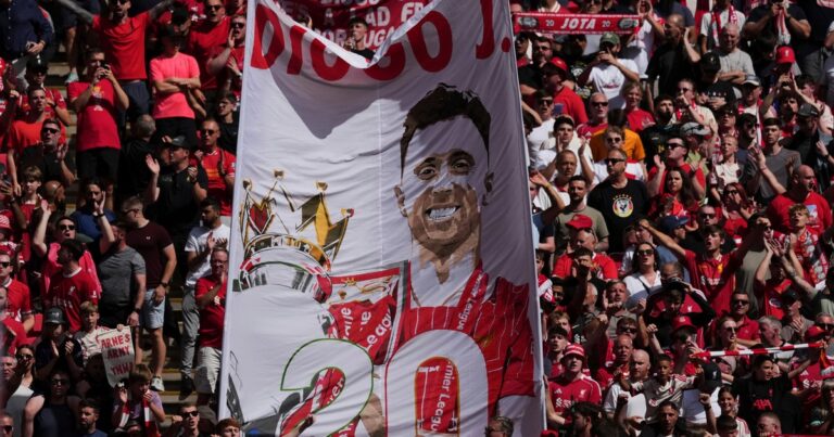 Los homenajes a Diogo Jota en el primer partido oficial del Liverpool