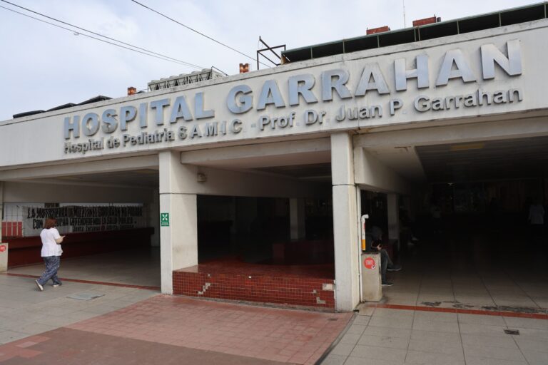 Una intervención poco usual: separaron con éxito a dos siamesas en el Hospital Garrahan