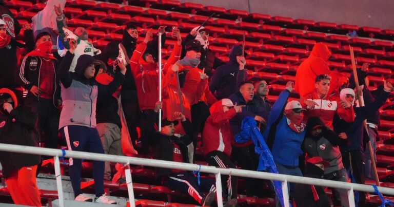 El presidente de la «U» cruzó a Grindetti, tras la barbarie en cancha de Independiente: «Están preocupados por los puntos, habla muy mal de ellos»