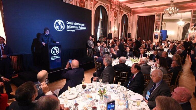 Ante empresarios, Javier Milei calificó al escándalo de ANDIS como «una opereta»