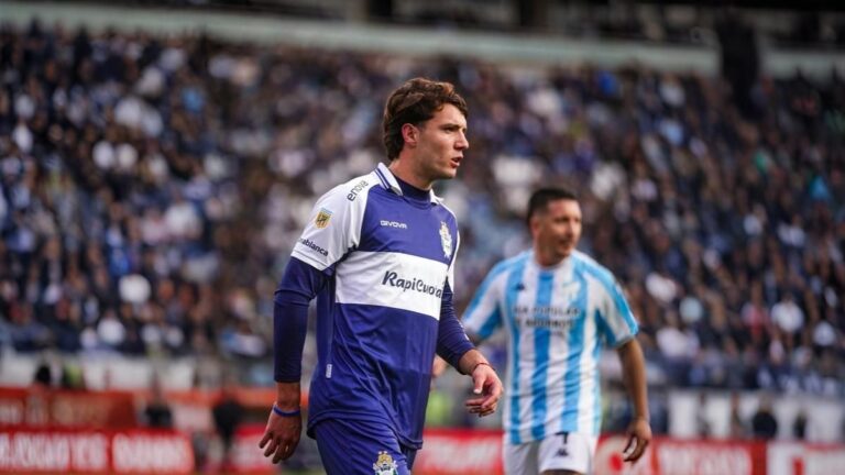 Insólito: Gimnasia y Atlético Tucumán jugaron sin luz los últimos 15 minutos de partido