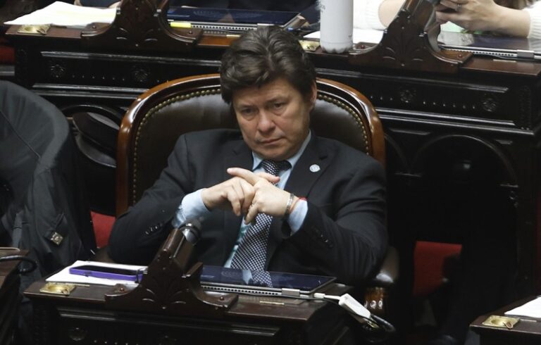 Encuesta: Valdés muy cerca de ganar Corrientes en primera vuelta y los libertarios están cuartos