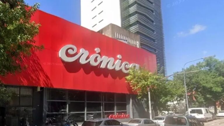 Susto en Crónica TV: un hombre ingresó al canal con un cuchillo y amenazó a trabajadores