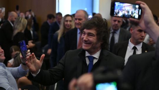 Javier Milei acusó a Juan Schiaretti de proponer una «locura gastomaníaca» y llevar el IVA al 42%