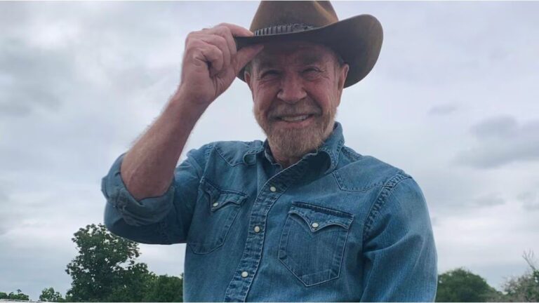 La formula de Chuck Norris para una vida activa a los 85 años