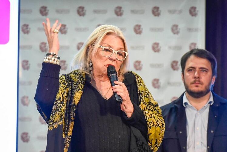 Carrió apuntó contra Luis Caputo tras la eliminación de las retenciones a la carne