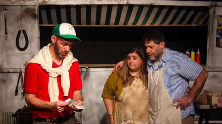 «La changuita», una obra en un carrito de la Costanera que reflexiona sobre el rebusque y la pérdida de identidad