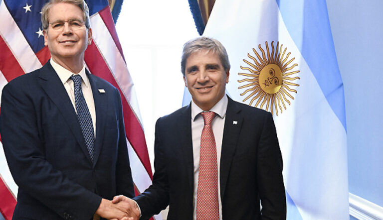 Bessent promete USD 40.000 millones: nueva deuda para un modelo insostenible