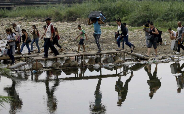 La fuga de Machado, la última saga de las odiseas históricas de los principales líderes opositores