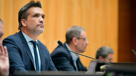 Rojo de la Caja de Jubilaciones LLaryora busca avanzar con aportes progresivos de activos que van del 2% al 8%