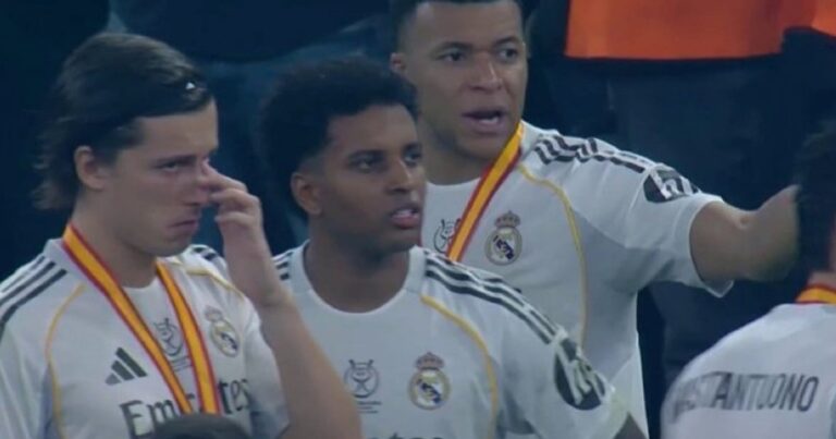 El «espaldazo» del Real Madrid: Kylian Mbappé boicoteó el pasillo al Barcelona campeón de la Supercopa de España