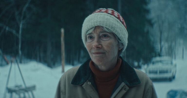 Emma Thompson se pone el traje de Liam Neeson, y no va a ganar su segundo Oscar por Muerte en invierno