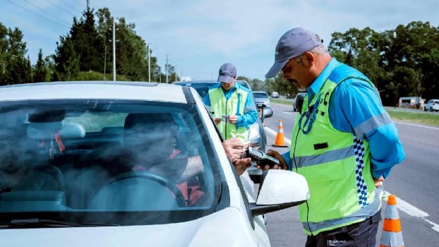 Señal de tránsito y multa en la Ciudad de Buenos Aires