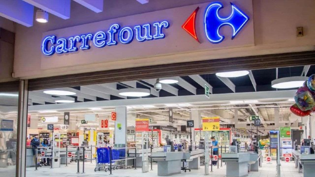 Fachada del supermercado Carrefour 24 horas en San Juan, Argentina
