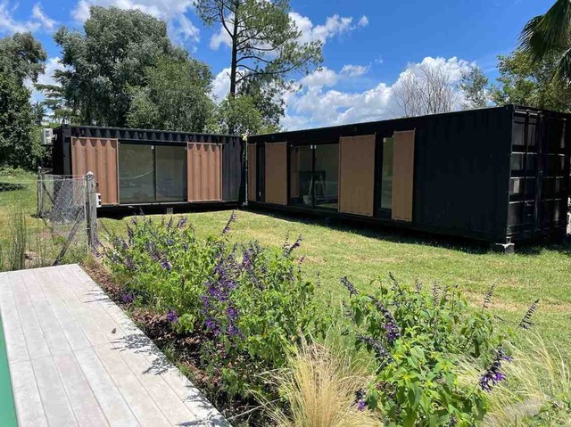 Casa construida con contenedores marítimos en un barrio de CABA