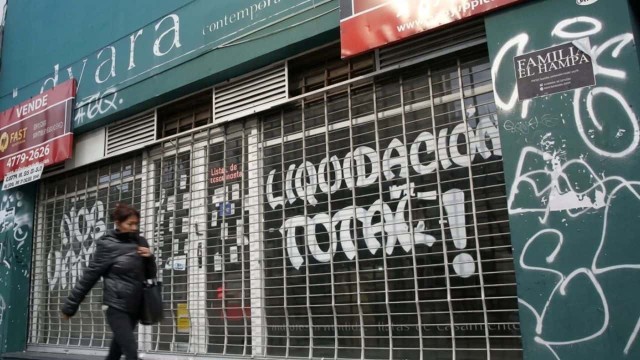 Gráfico comparativo de ventas físicas y online en Argentina